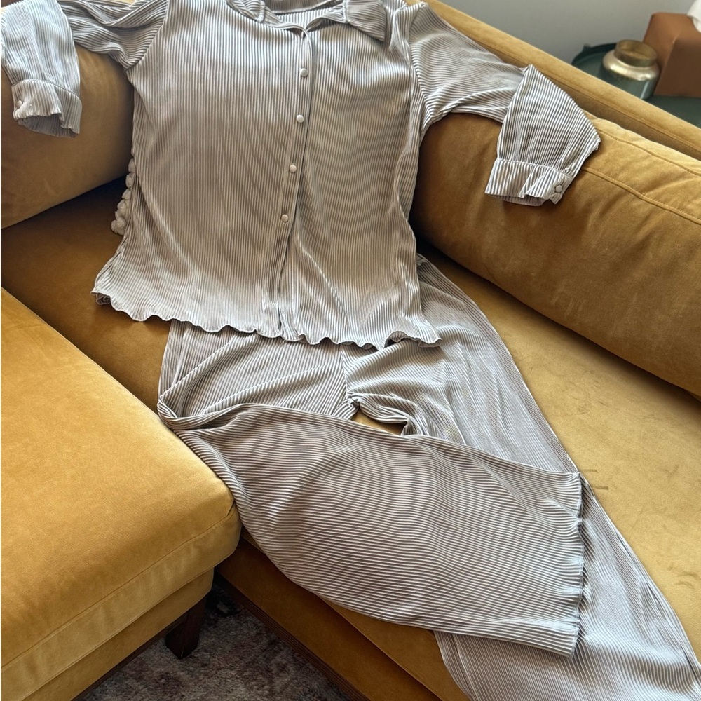 Striped Women's Pajama Set - Gray